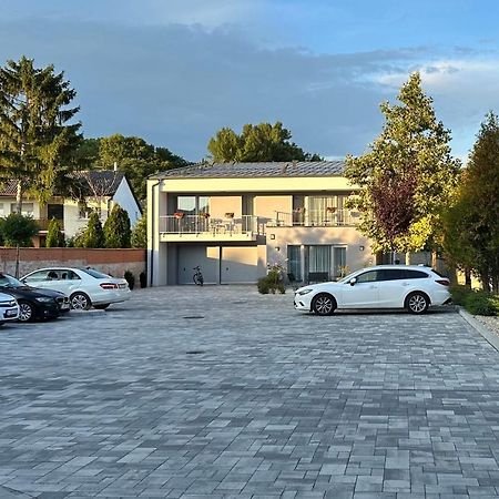 Linden Apartman 001 - Adults Only Mosonmagyaróvár Exteriör bild