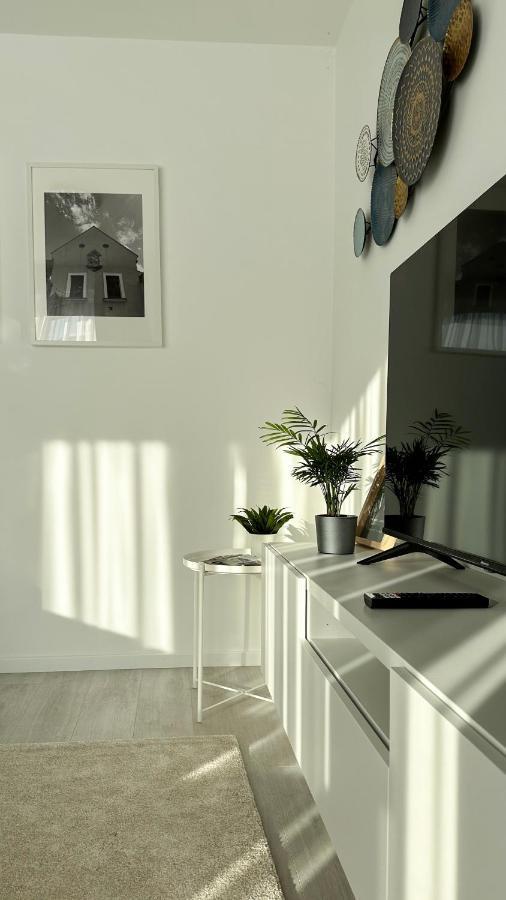 Linden Apartman 001 - Adults Only Mosonmagyaróvár Exteriör bild