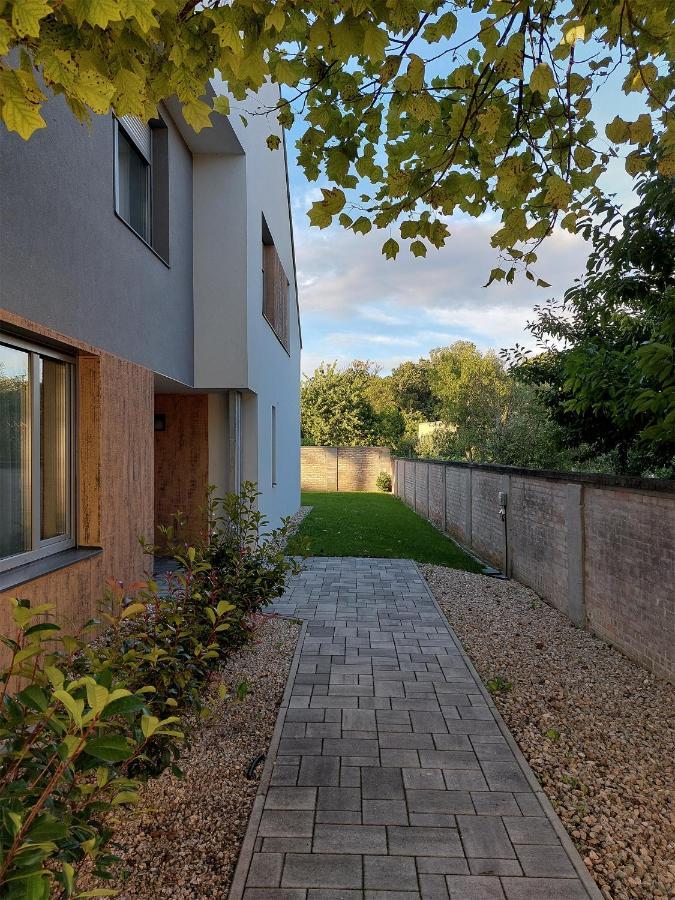 Linden Apartman 001 - Adults Only Mosonmagyaróvár Exteriör bild