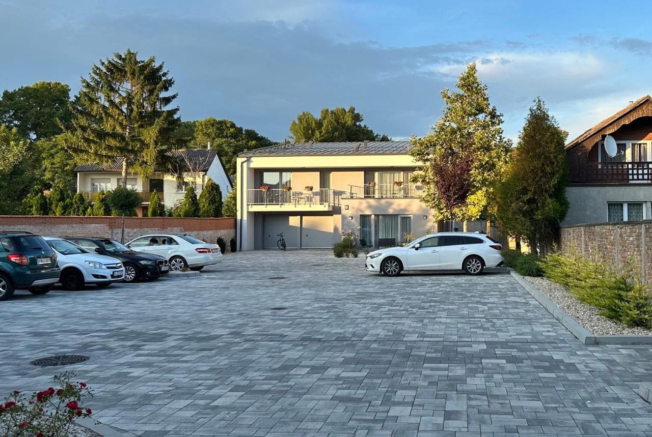Linden Apartman 001 - Adults Only Mosonmagyaróvár Exteriör bild