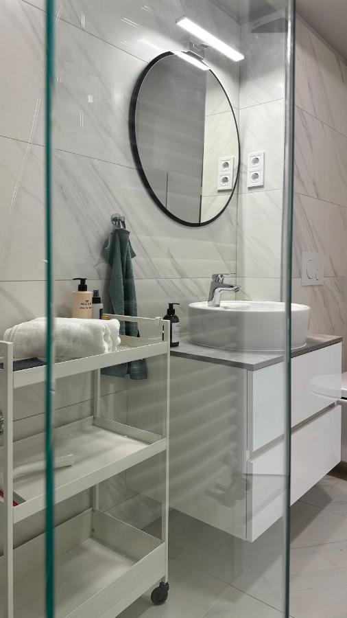 Linden Apartman 001 - Adults Only Mosonmagyaróvár Exteriör bild