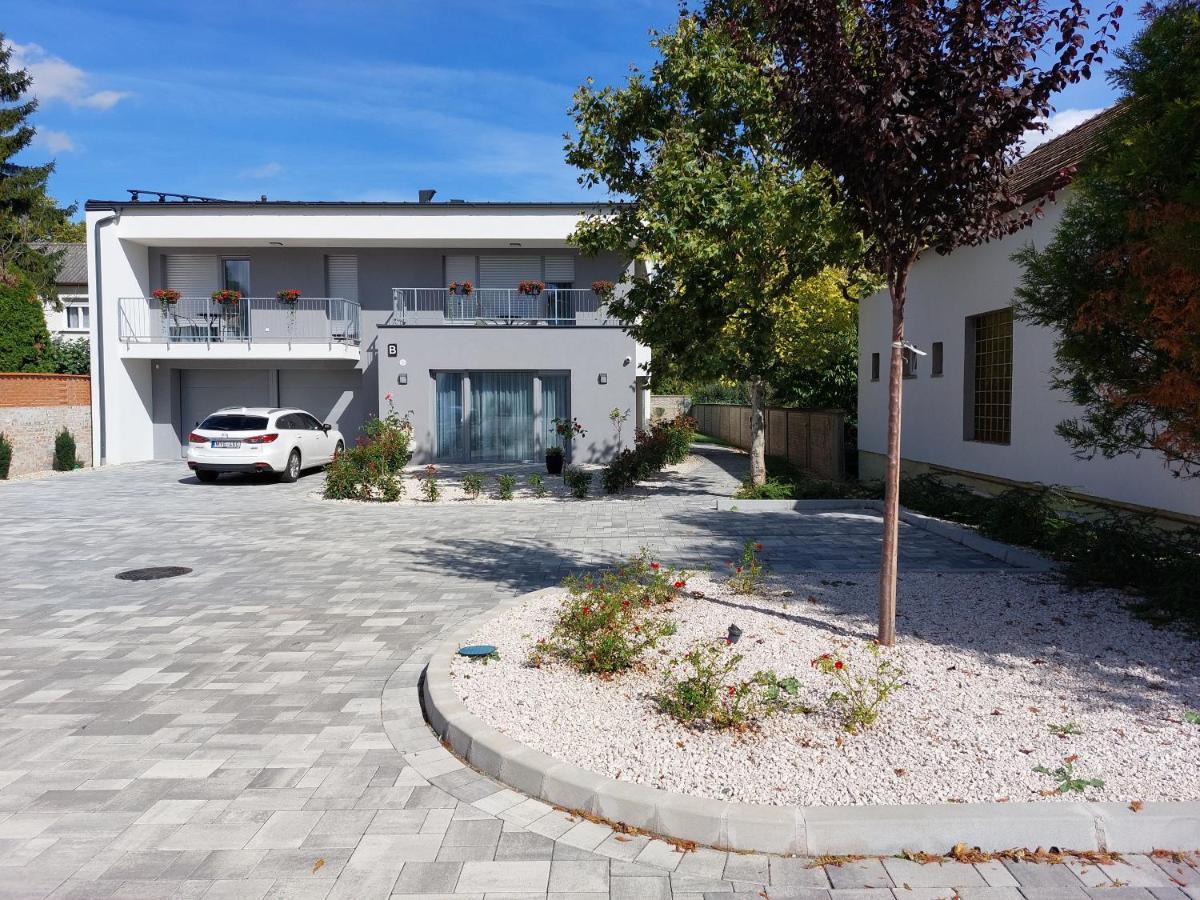 Linden Apartman 001 - Adults Only Mosonmagyaróvár Exteriör bild