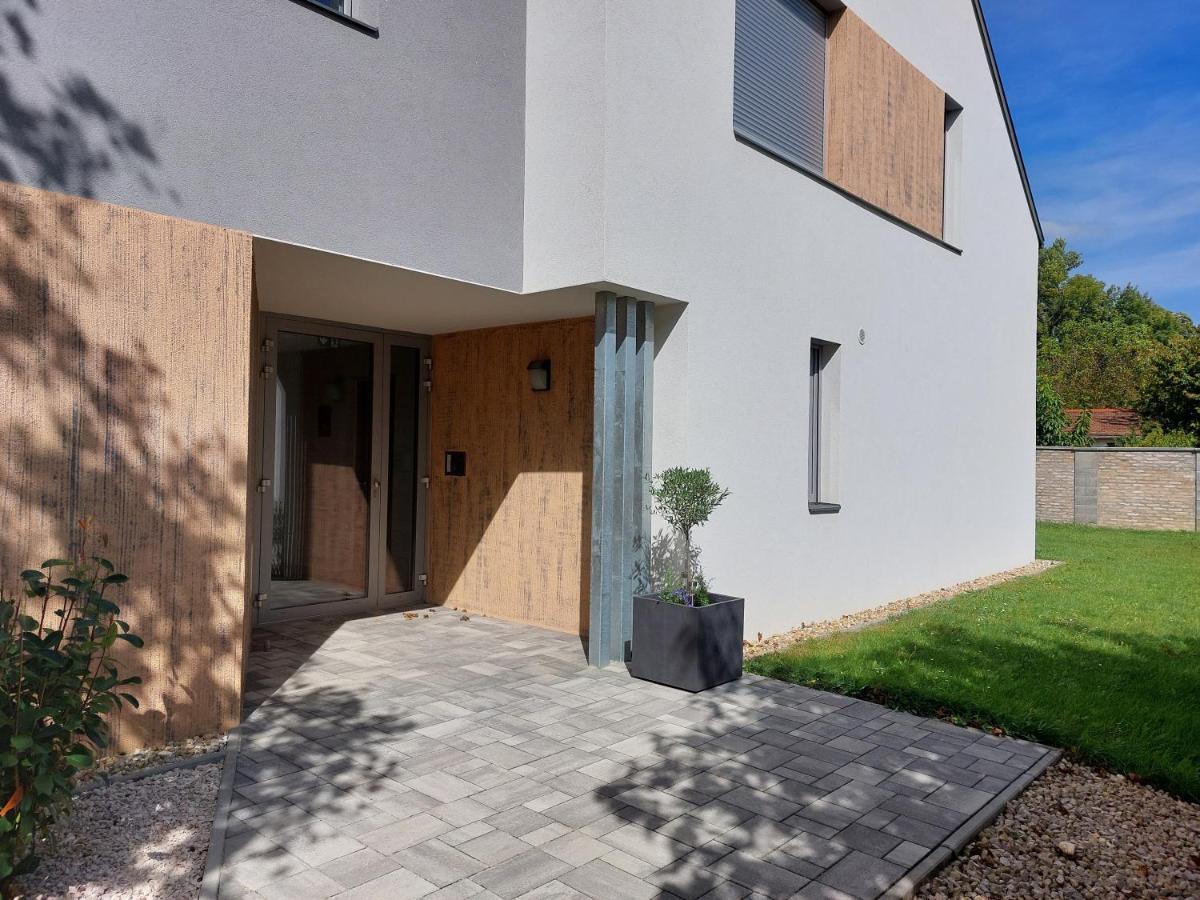 Linden Apartman 001 - Adults Only Mosonmagyaróvár Exteriör bild